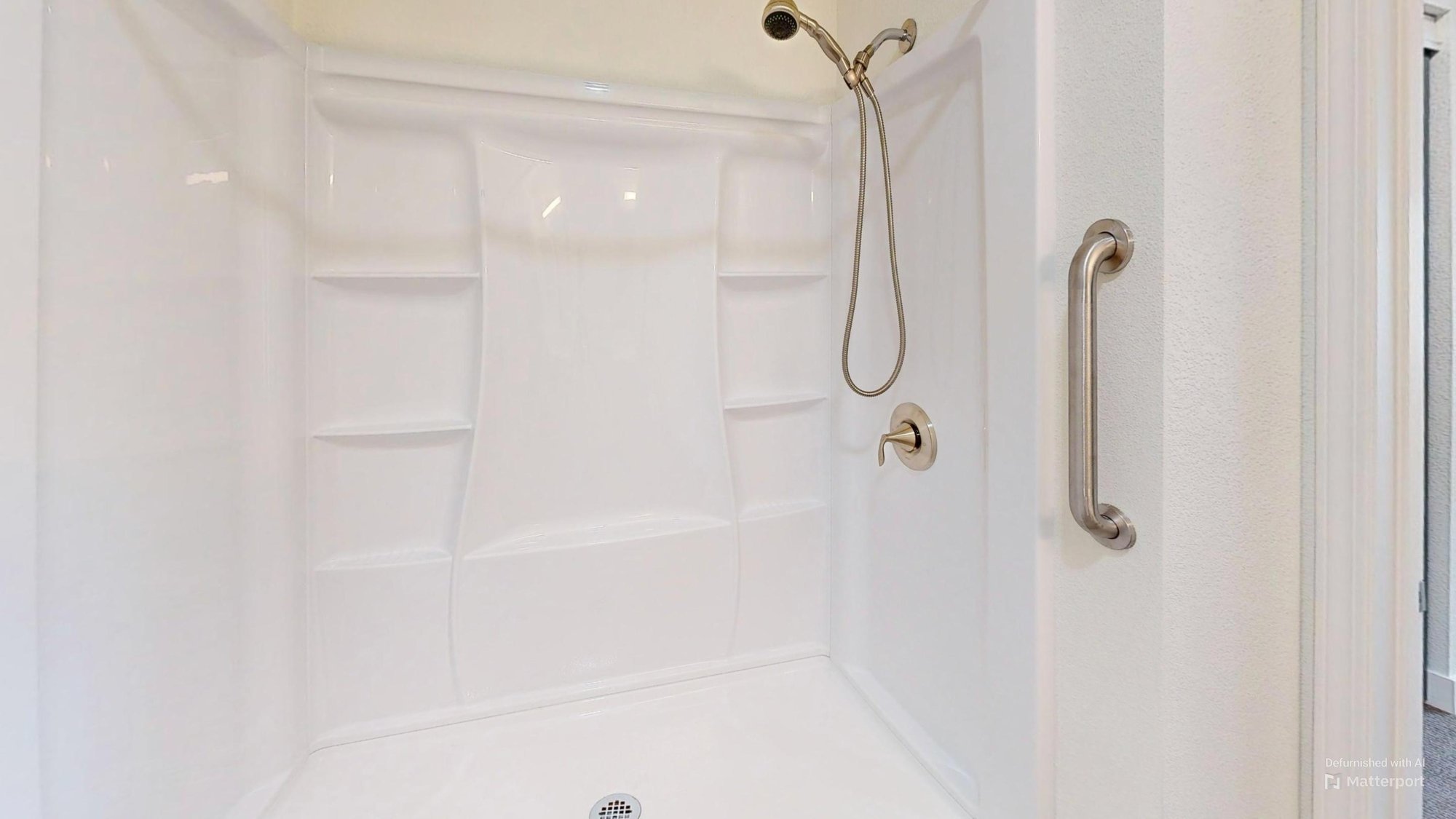 The-Hampshire-IL-2-bed-901-sqft-Bathroom--1