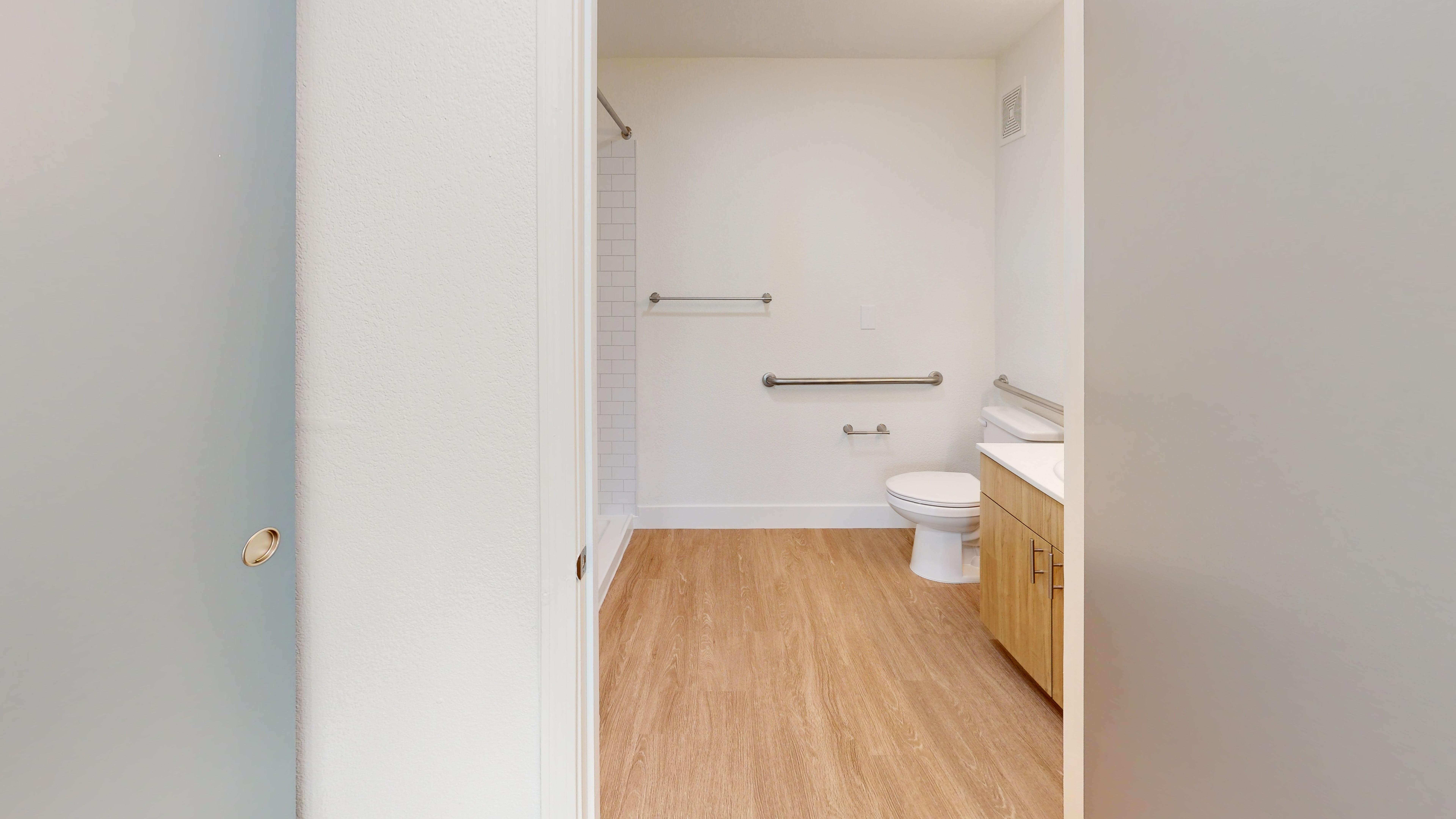 The-Hampshire-IL-Studio-424-sqft-Bathroom