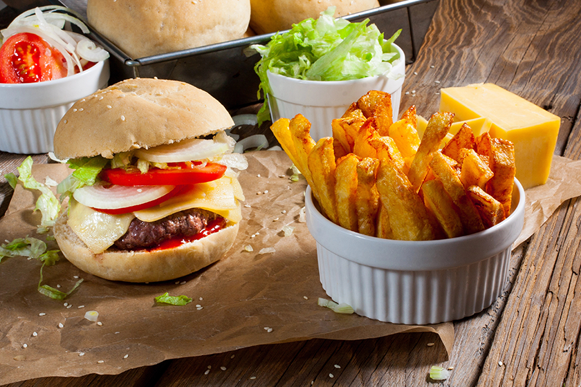 Cheeseburger with fries